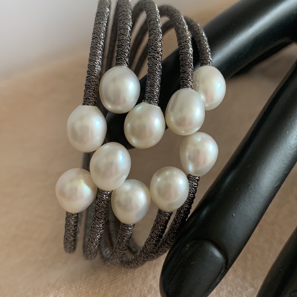 Pearl bangle bracelet - Picture 4 of 8